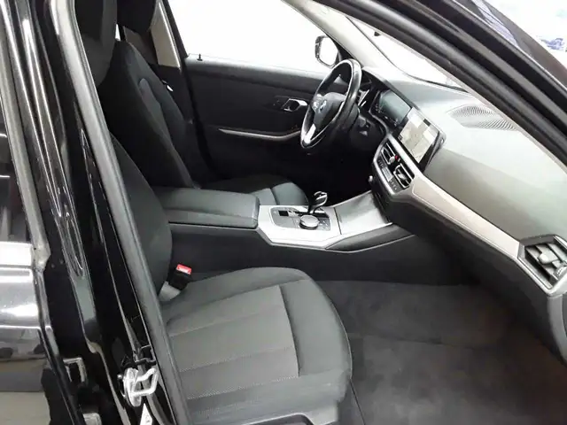 BMW 3 Series view 8
