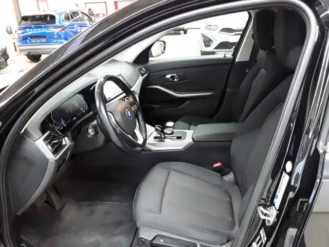 BMW 3 Series view 7