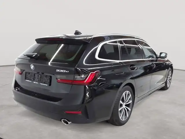 BMW 3 Series view 4