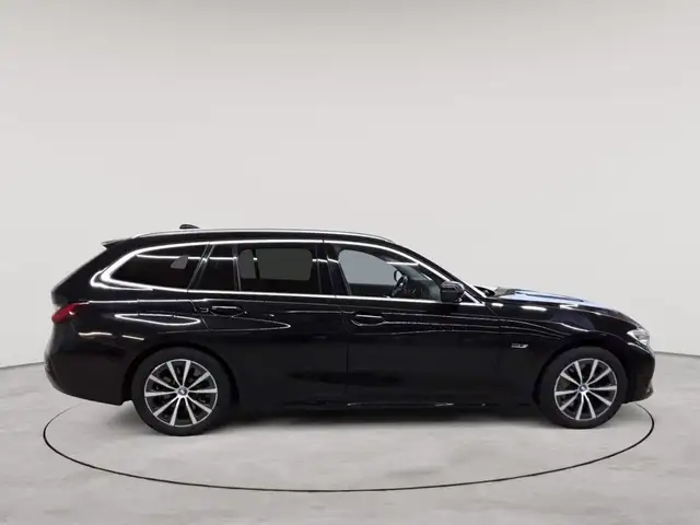BMW 3 Series view 3