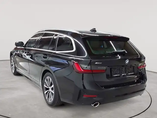 BMW 3 Series view 5