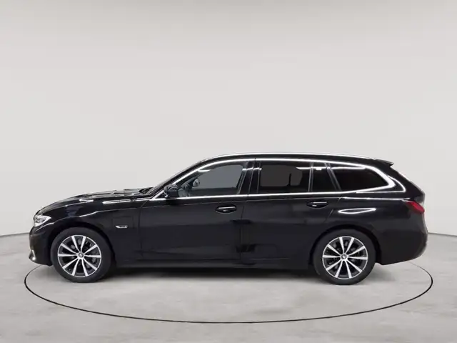 BMW 3 Series view 6