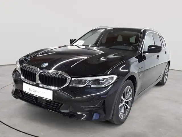 BMW 3 Series view 2