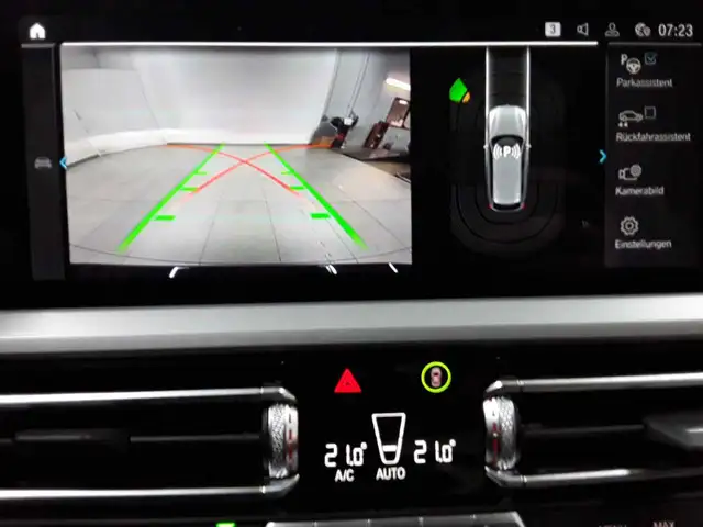 BMW 3 Series view 16
