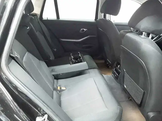BMW 3 Series view 14