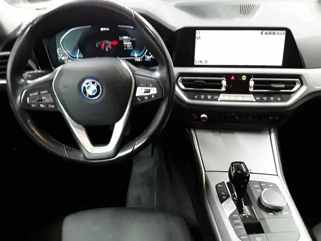 BMW 3 Series view 10