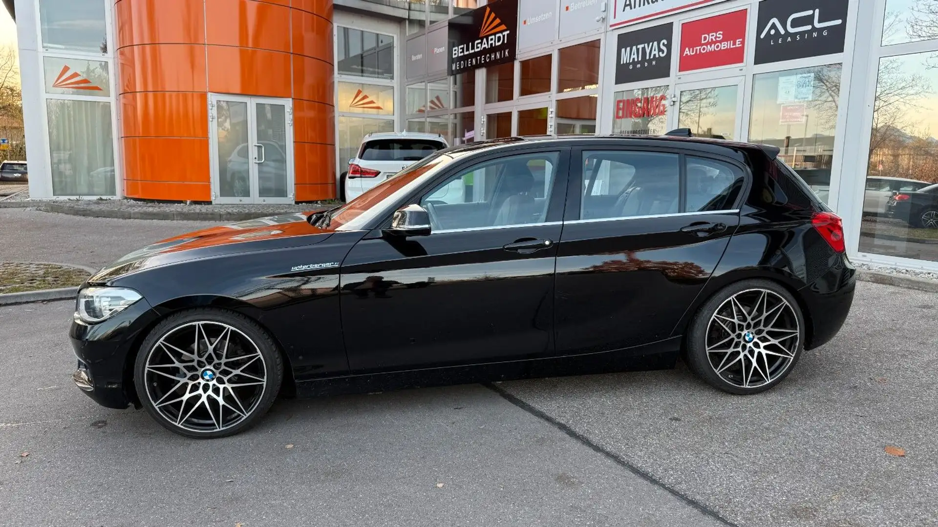 BMW 120 Limousine 5-trg.Urban Line/Navi/LED/SHZ Noir - 2