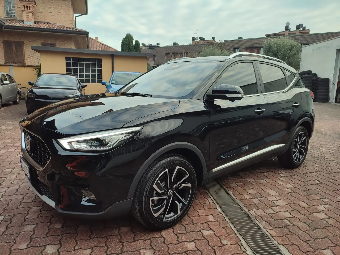 MG ZS ZS 1.5 Luxury 105 cv mt Promo Guida Sicuro !!!!! Nero - 1