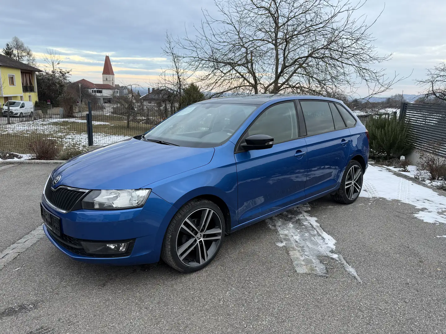 Skoda Rapid/Spaceback Ambition Blau - 2