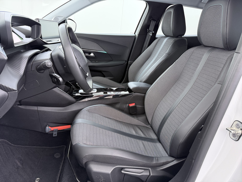 Peugeot e-2008 EV Allure Pack 50kWh SOH 95% 3-Fase 360°Camera 3D- — photo 11