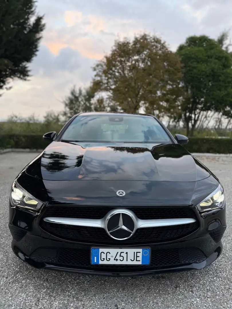 Mercedes-Benz CLA 200 Shooting Brake BUSINESS EXTRA auto Nero - 2