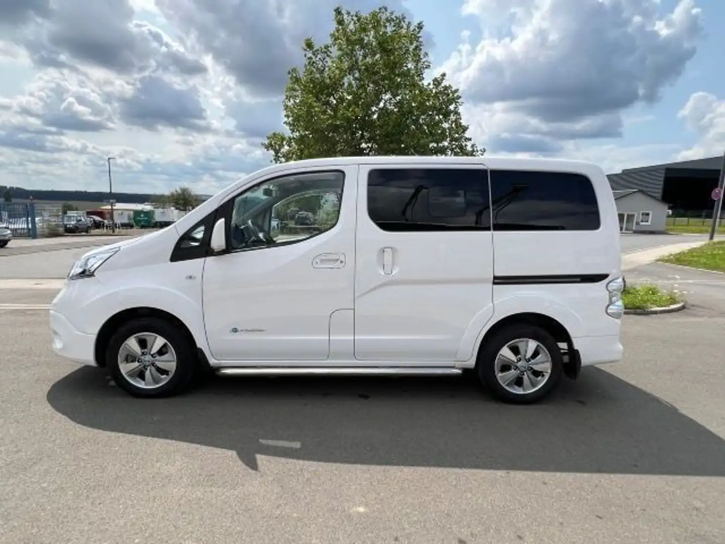 Nissan E-NV200 (ME1) 7 Sitze voll elektrisch Tekna Weiß - 2