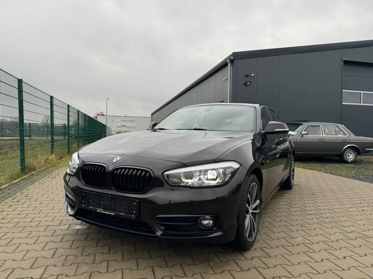 BMW 118 2017 50tkm 5T 118i Sport Automatik mtl. ab 189€ Braun - 2
