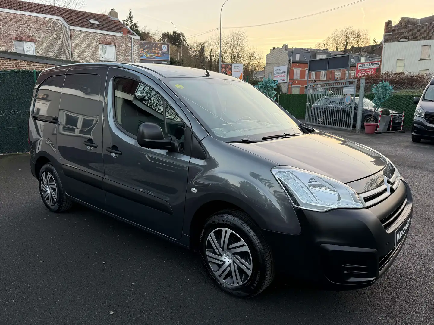 Citroen Berlingo 1.6 HDi - 70.000 KM - EURO 6 b - 3 PL. - A VOIR - Gris - 2