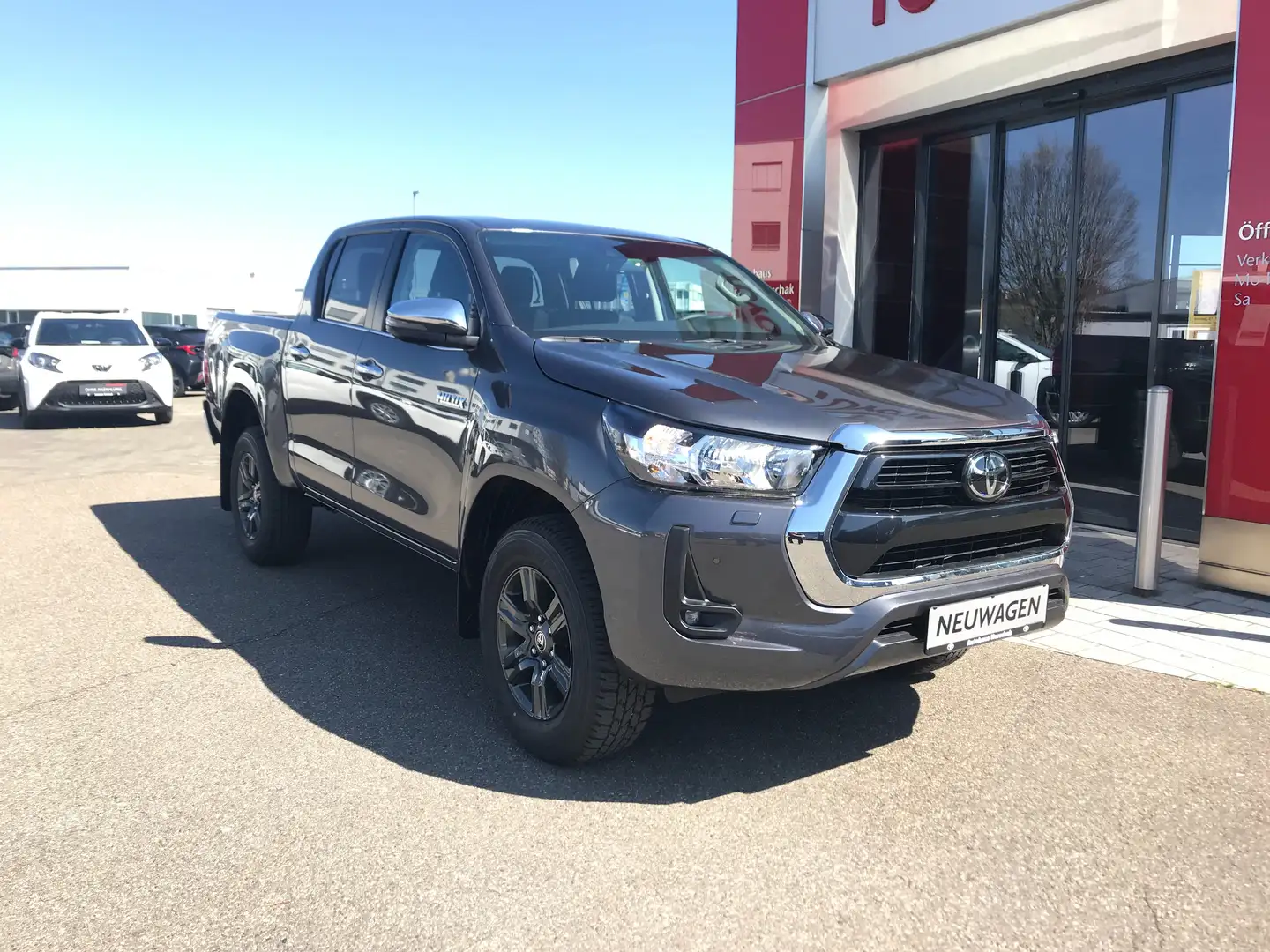 Toyota Hilux 4x4 Double Cab Autm. Comfort Grijs - 1