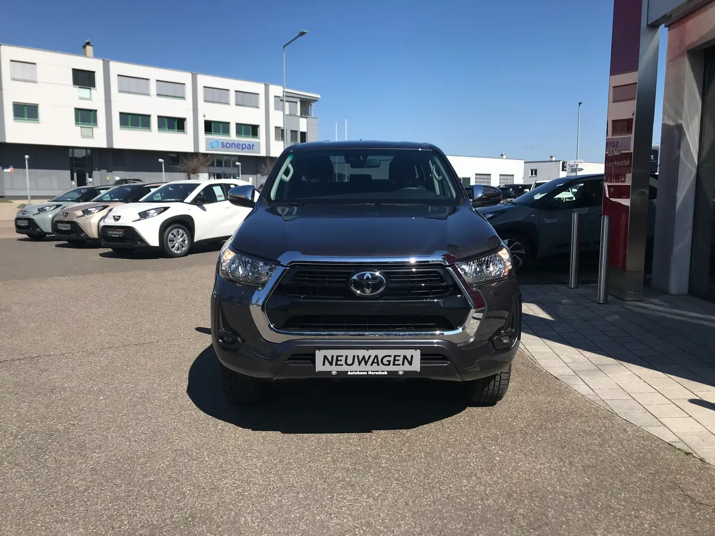 Toyota Hilux 4x4 Double Cab Autm. Comfort Grijs - 2