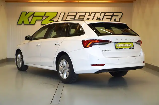 Skoda Octavia view 7