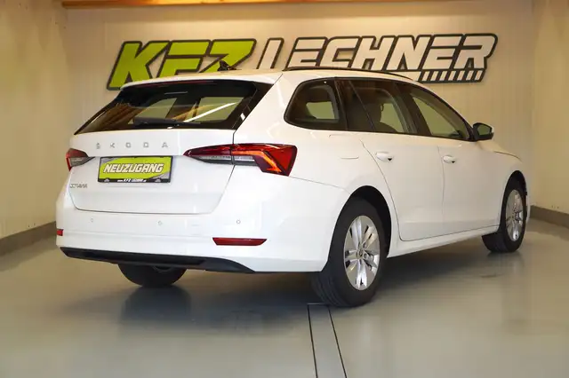 Skoda Octavia view 4