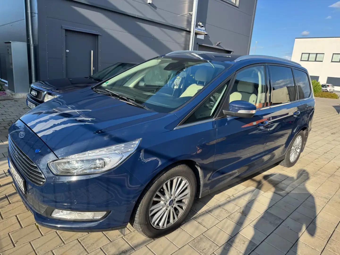 Ford Galaxy Titanium Bleu - 2