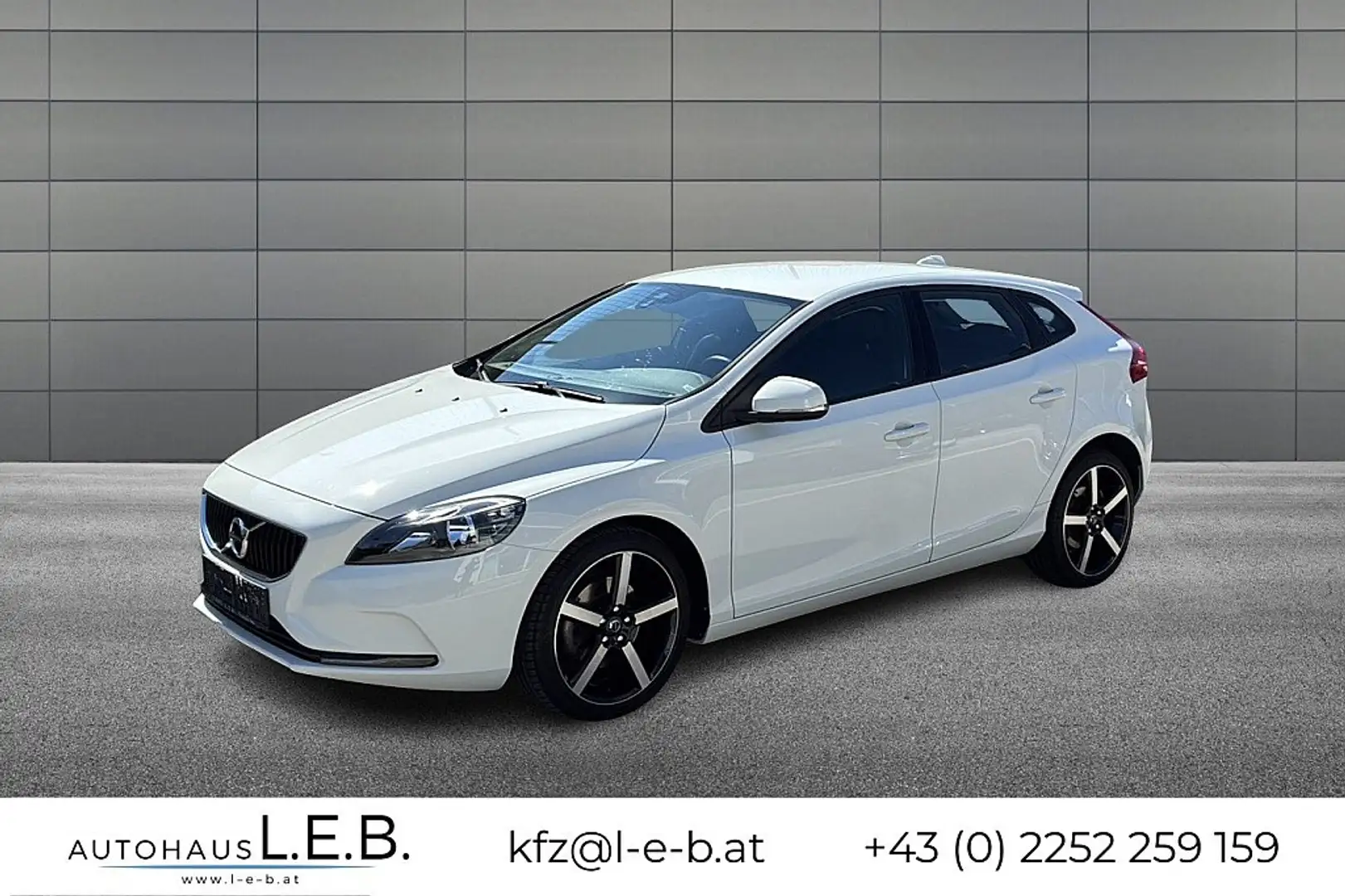 Volvo V40 T2 Blanc - 1