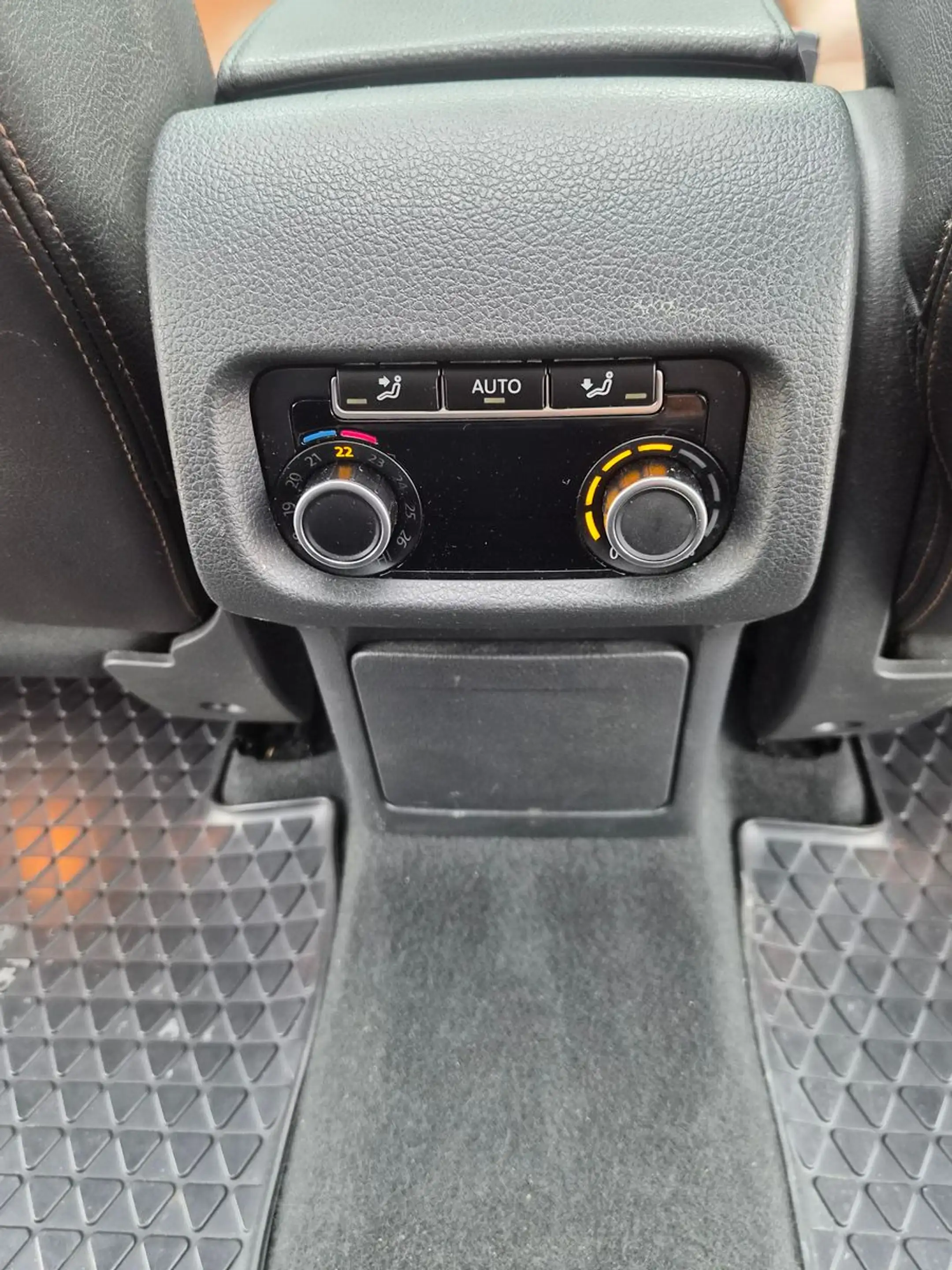 Volkswagen Sharan Highline 2.0TDI DSG, GARANTIE, STANDHEIZ, — photo 29