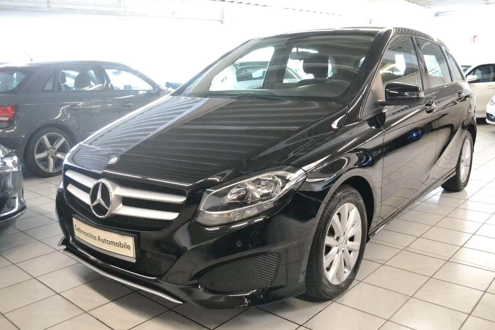 Mercedes-Benz B 200 D AUTOMATIK * CO²-104g *2.HAND*NAVIGATION*TEMPO Schwarz - 1