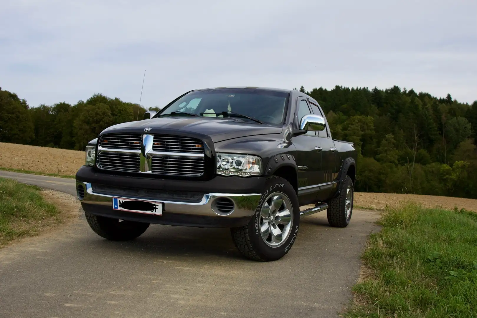 Dodge RAM 1500 4x4 Crew Cab 5.9l V8 Grau - 1