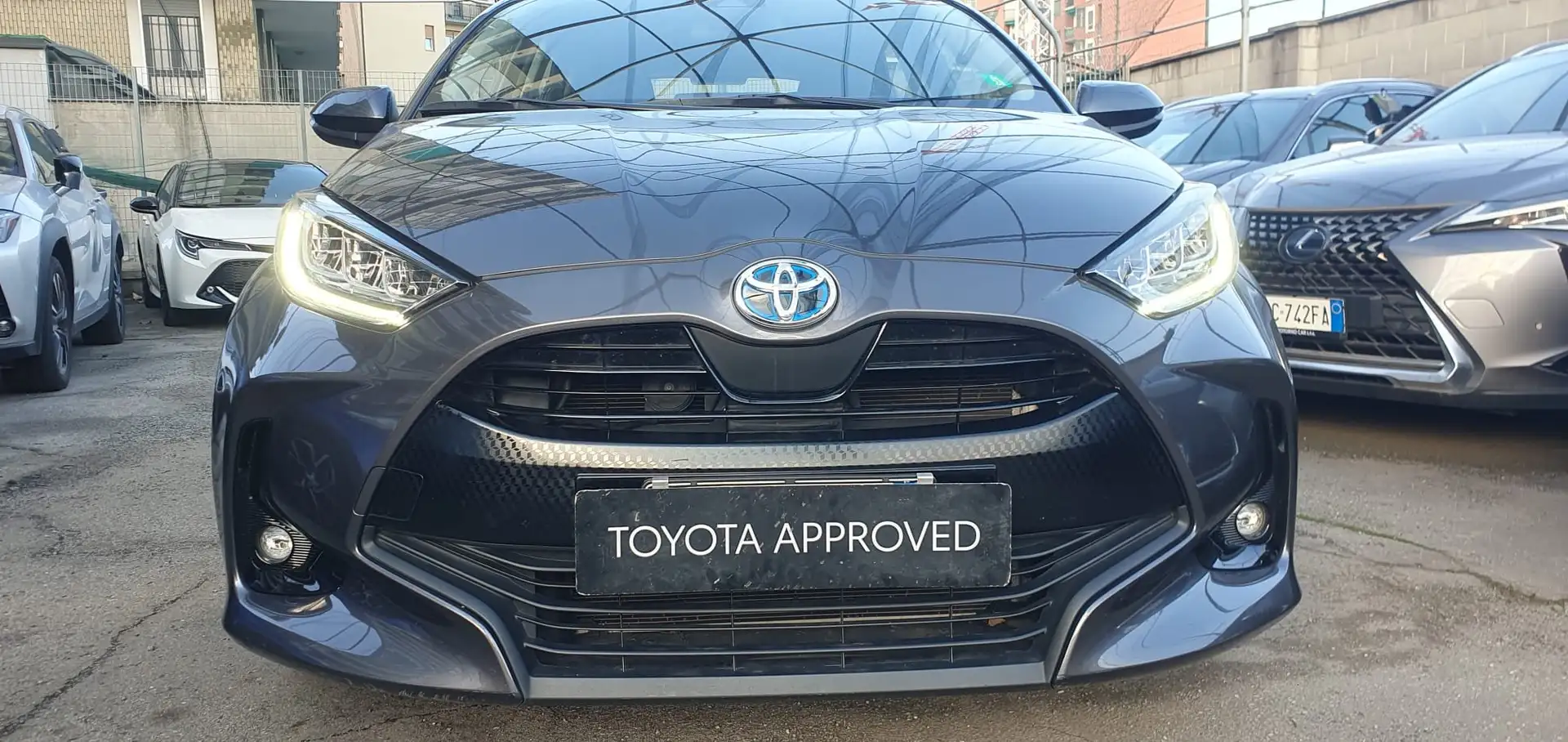 Toyota Yaris Yaris 1.5h Trend Grigio - 1