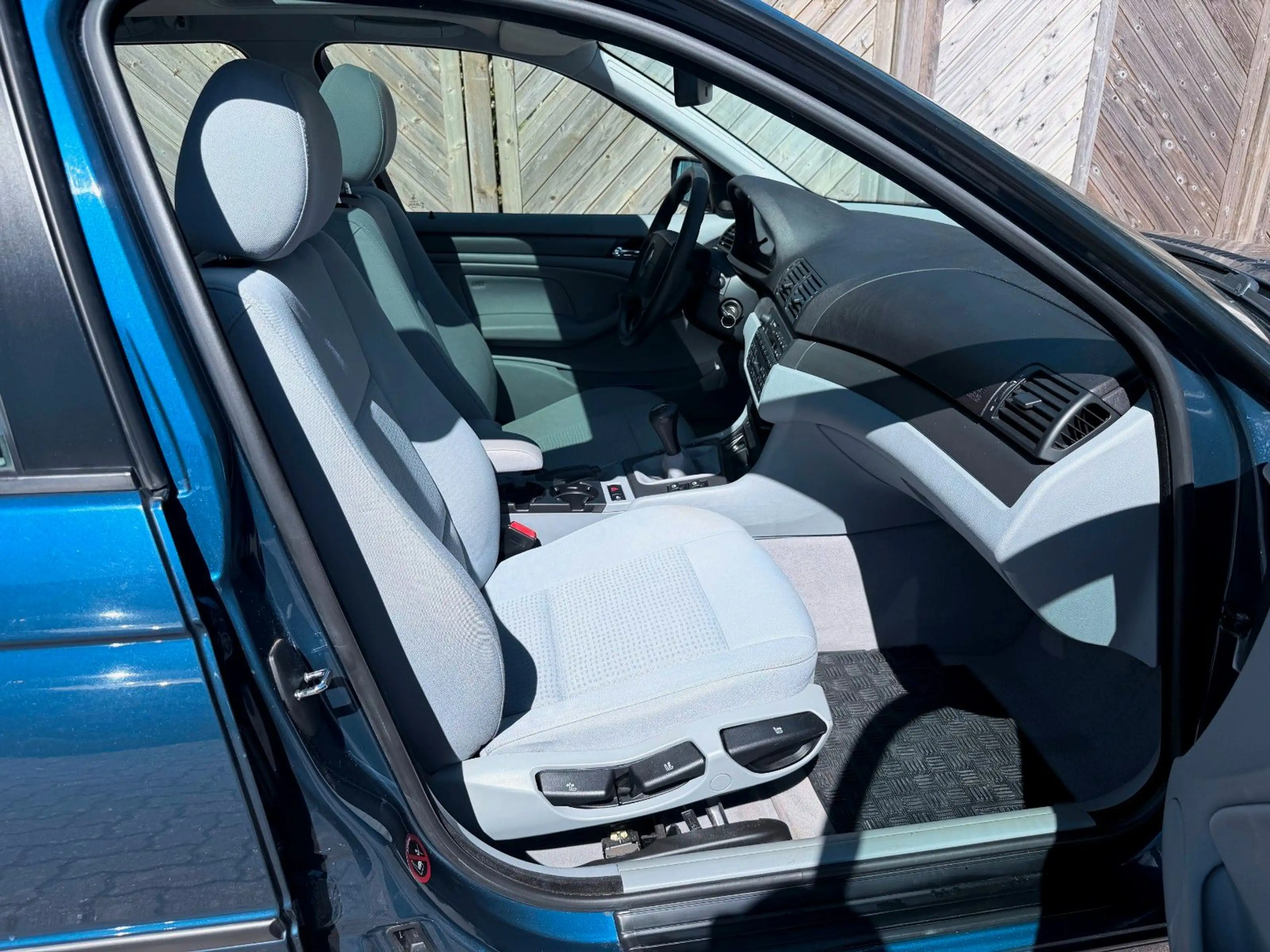 BMW 316 i touring Edition Sport — photo 8