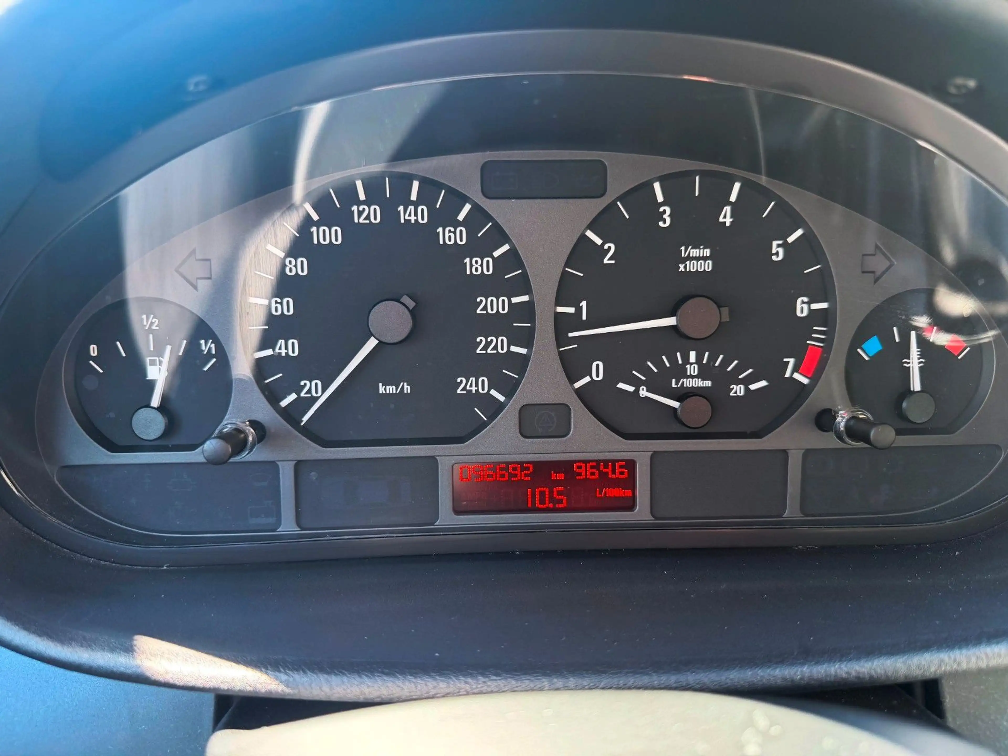 BMW 316 i touring Edition Sport — photo 5