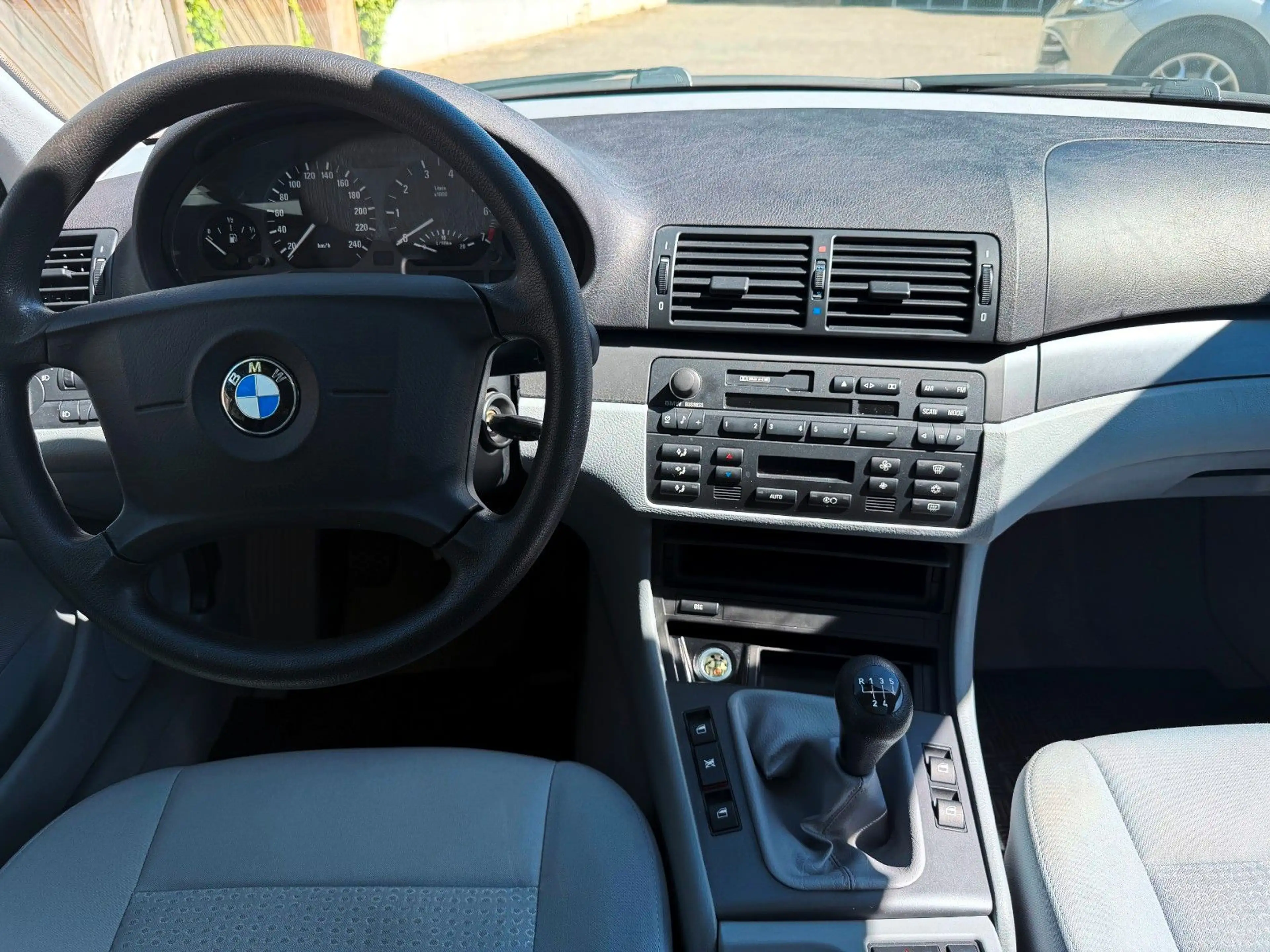 BMW 316 i touring Edition Sport — photo 14