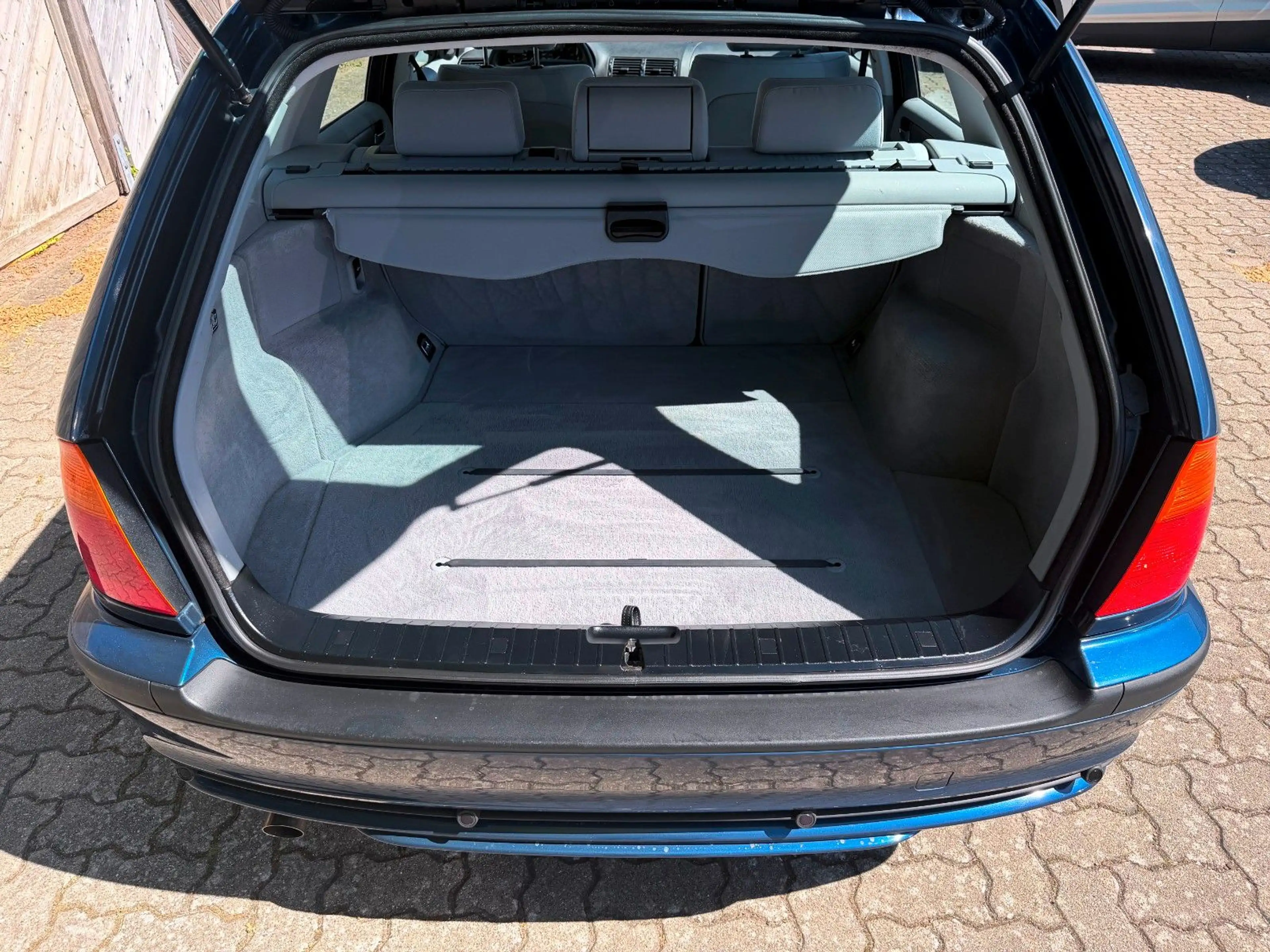 BMW 316 i touring Edition Sport — photo 11