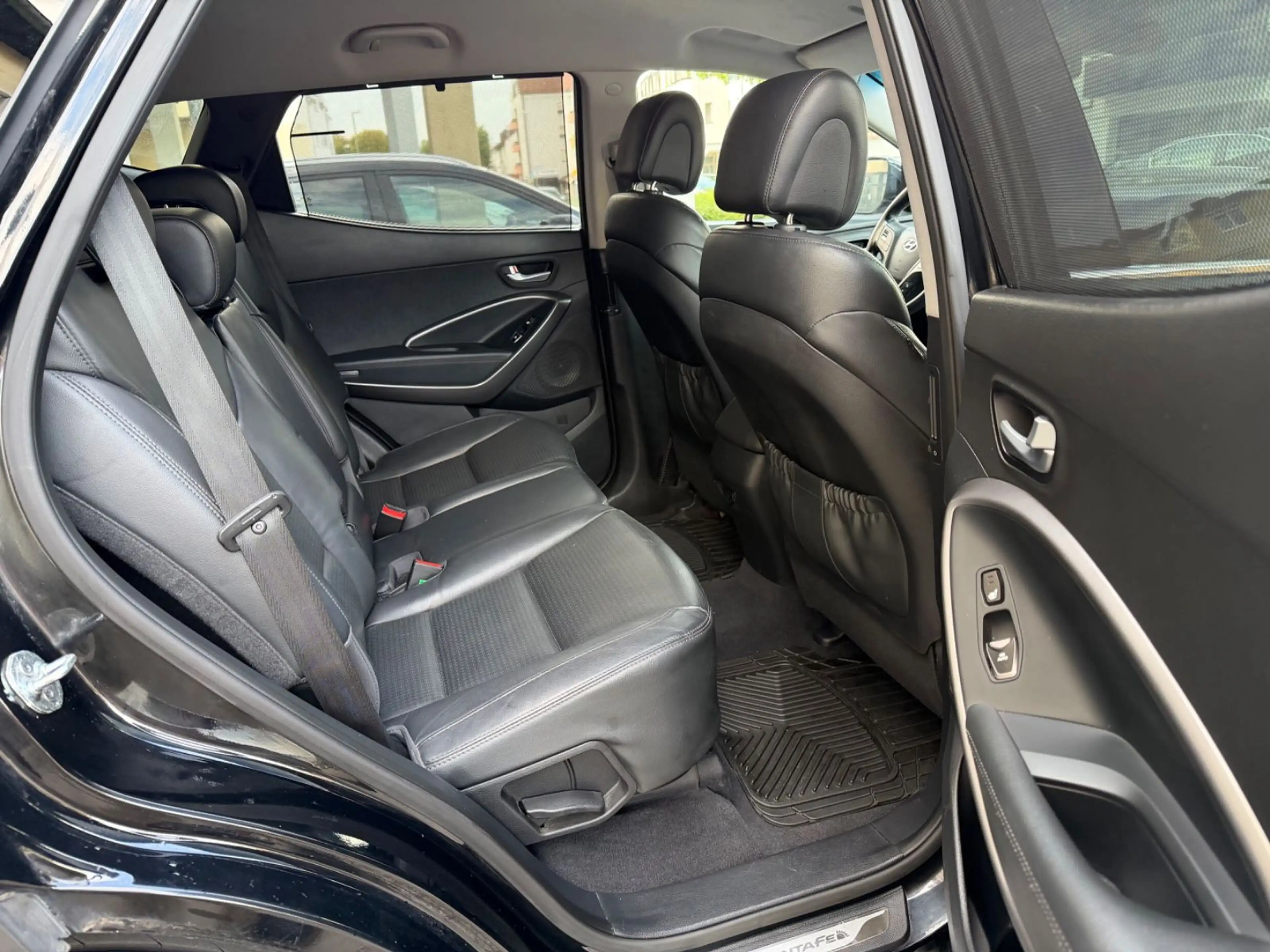Hyundai SANTA FE Premium 4WD — photo 11