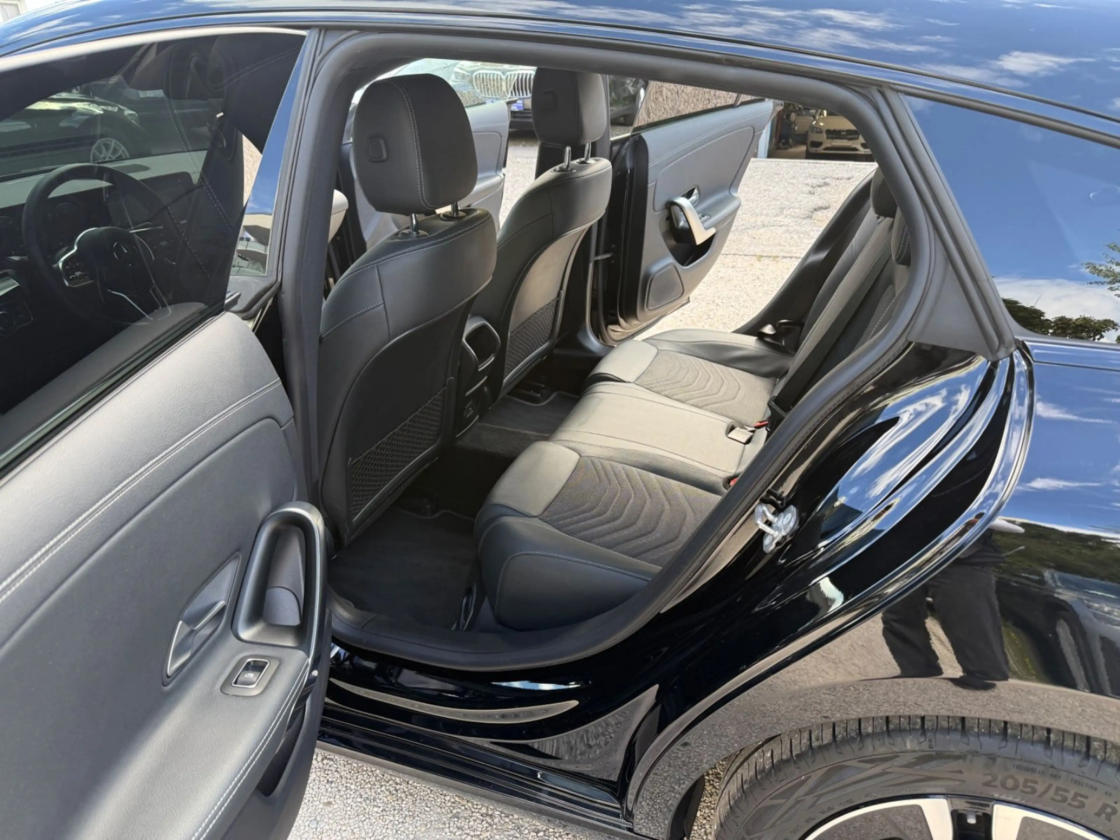 Mercedes-Benz CLA 200 CLA200d SB Night Kamera AHK Leder Widescreen — photo 14