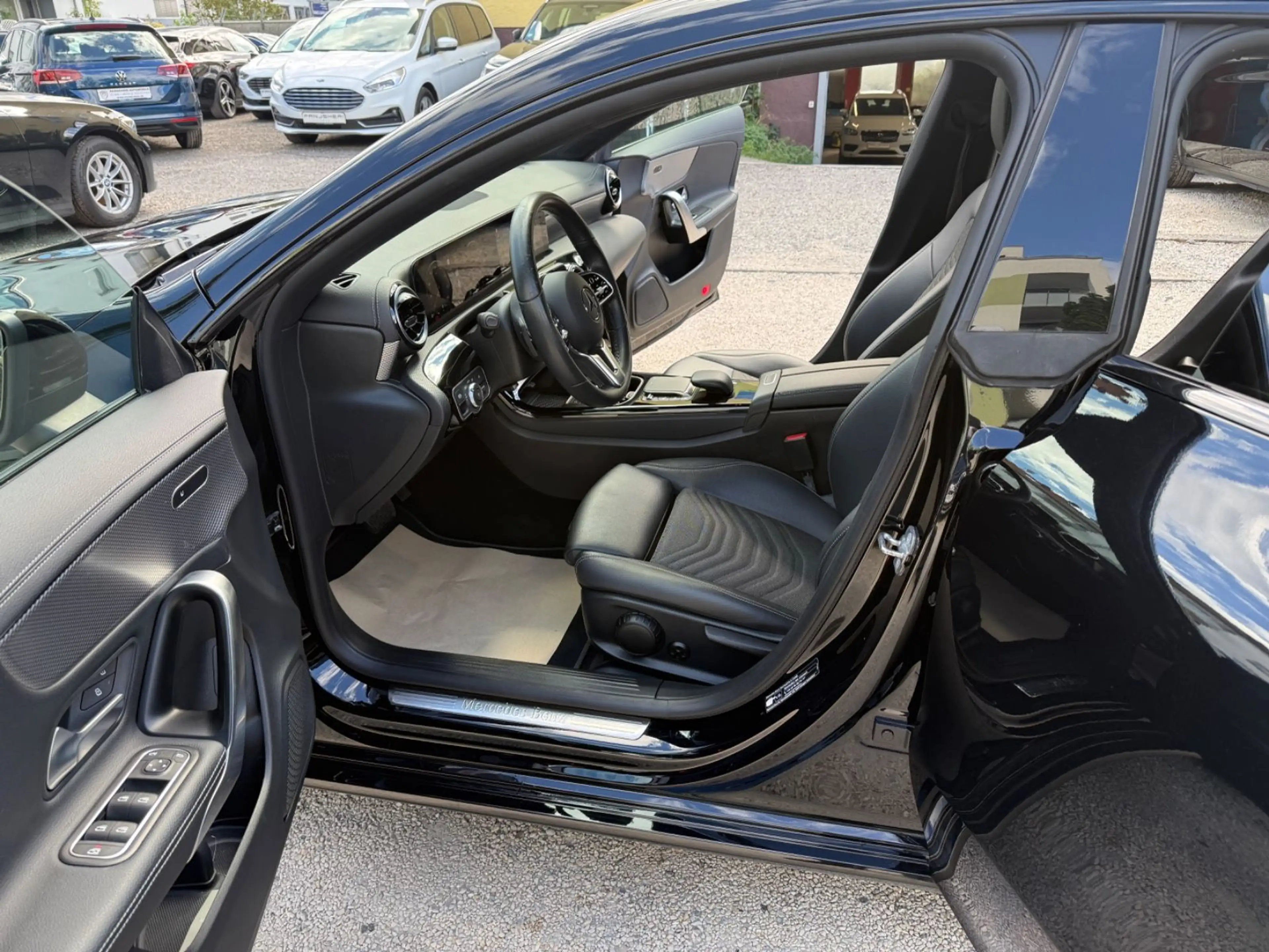 Mercedes-Benz CLA 200 CLA200d SB Night Kamera AHK Leder Widescreen — photo 9