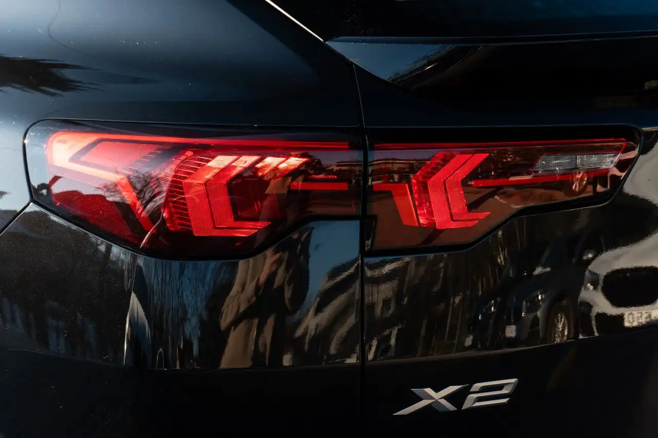 BMW X2 18d sDrive M SPORT.PANO.SHZ.PARK.ASS 7