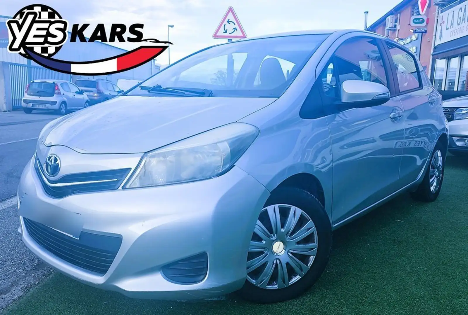 Toyota Yaris 90 D-4D Dynamic 5p-MOTEUR A CHAINE-EMBRAYAGE NEUF Gris - 1