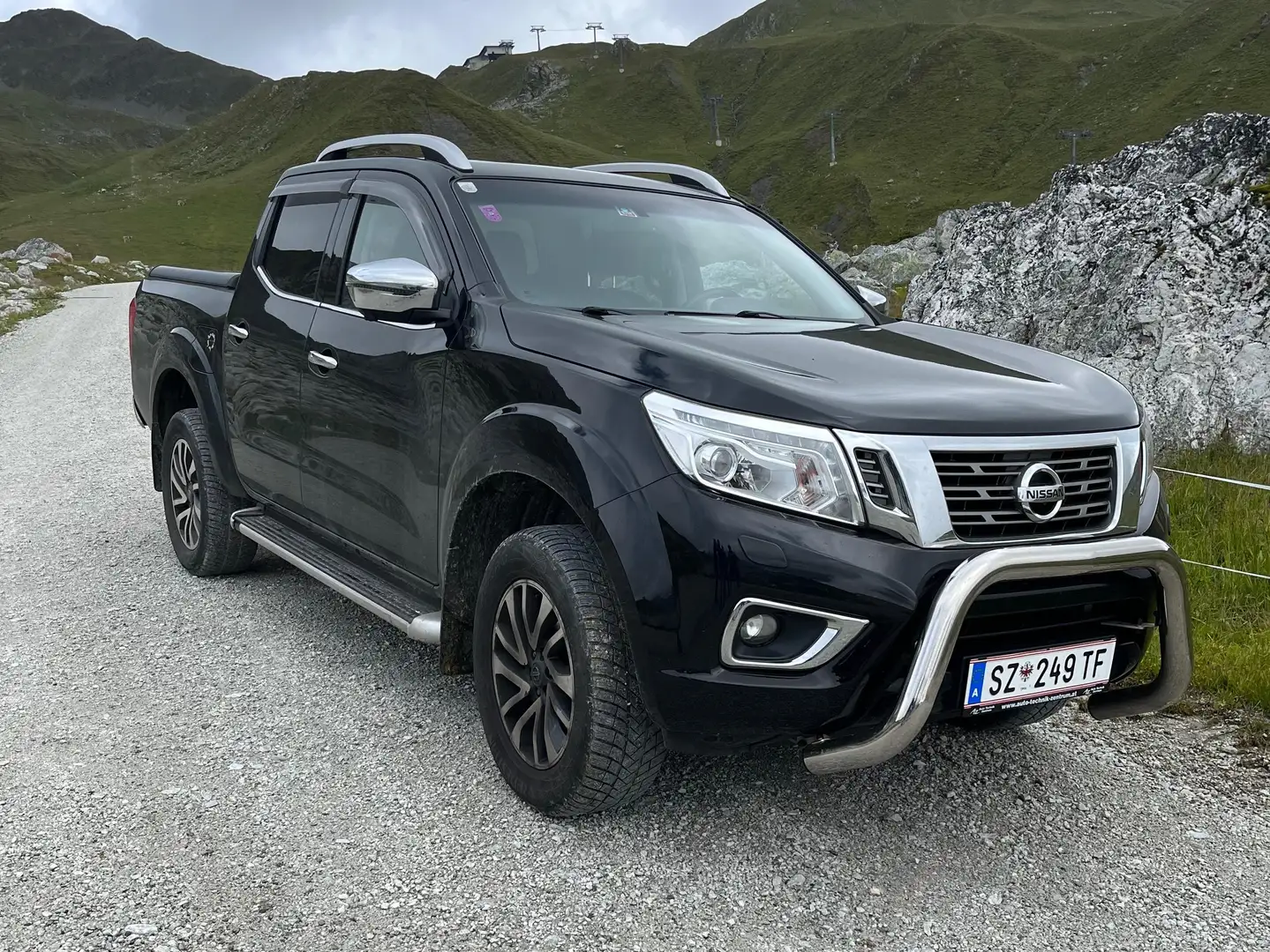 Nissan Navara Navara Double Cab 4x4 2,3 dCi Tekna Aut. Tekna Schwarz - 2