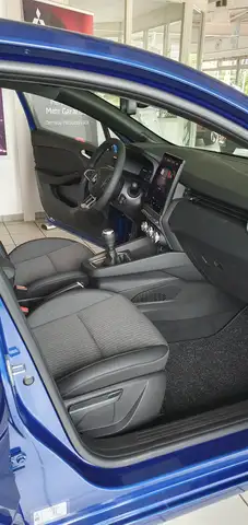 Mitsubishi Colt view 9