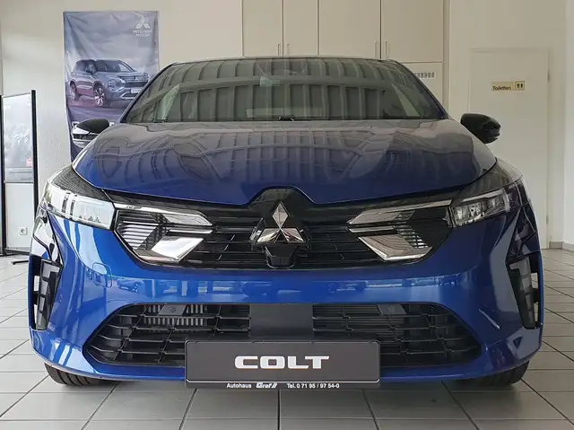 Mitsubishi Colt view 3