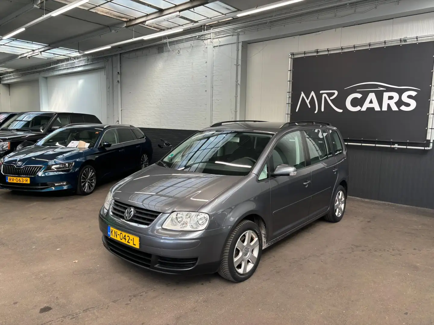 Volkswagen Touran 1.6 7. Persoons Comfortline Business Grau - 2
