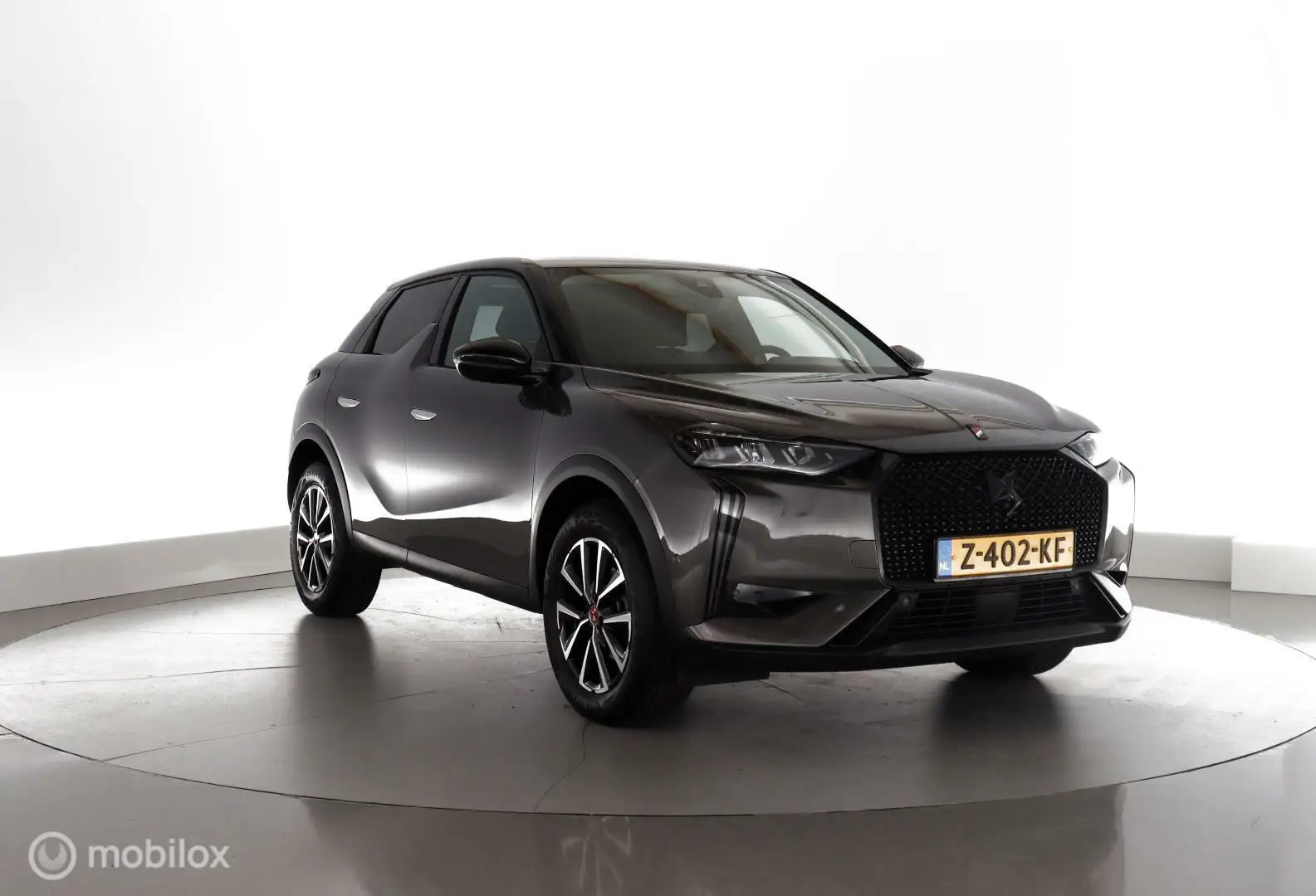 DS Automobiles DS 3 1.2 130PK Performance Line leer|led|cam|nav|dab|ec Grijs - 2