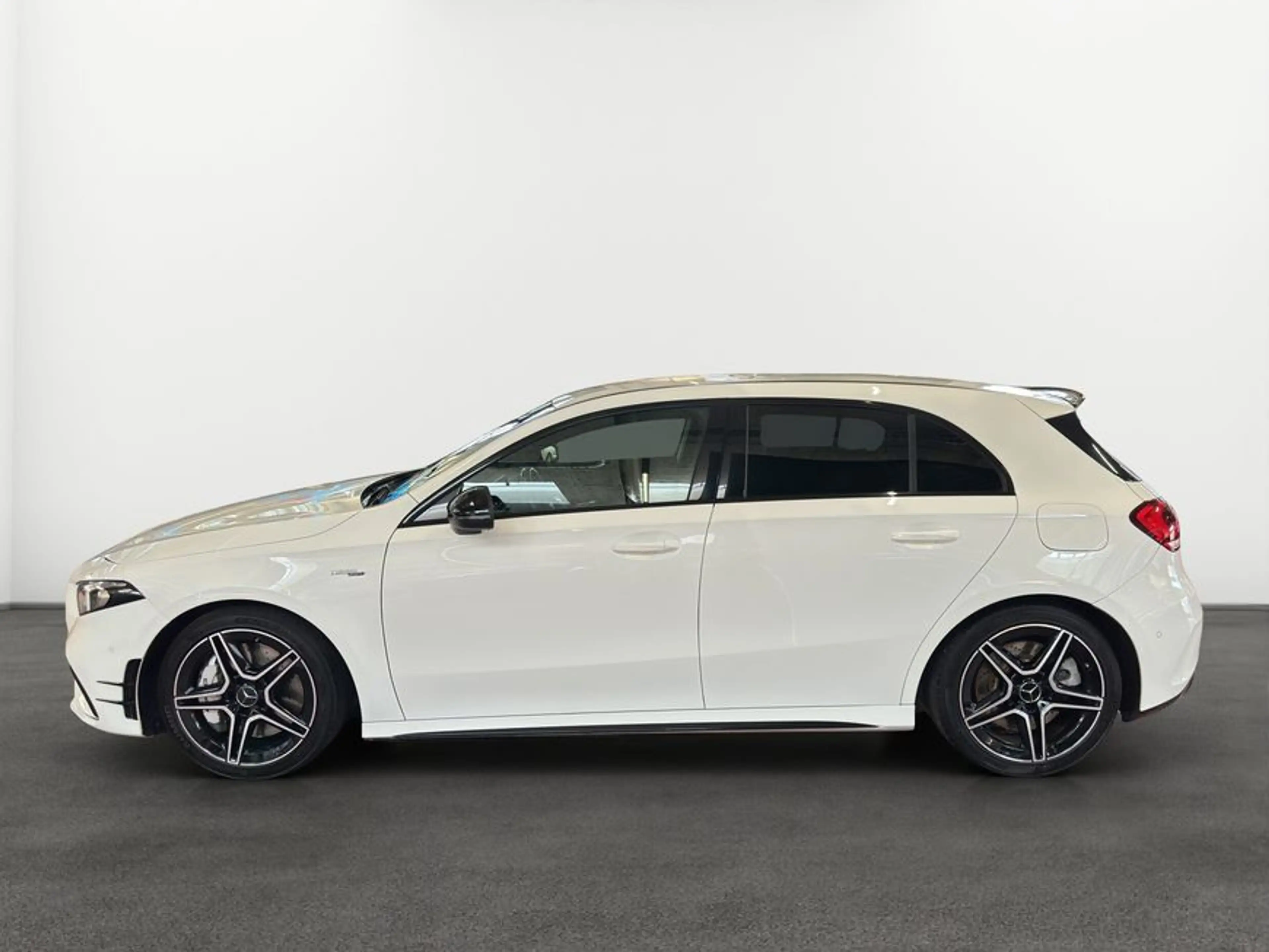 Mercedes-Benz A 35 AMG A-Klasse — photo 2