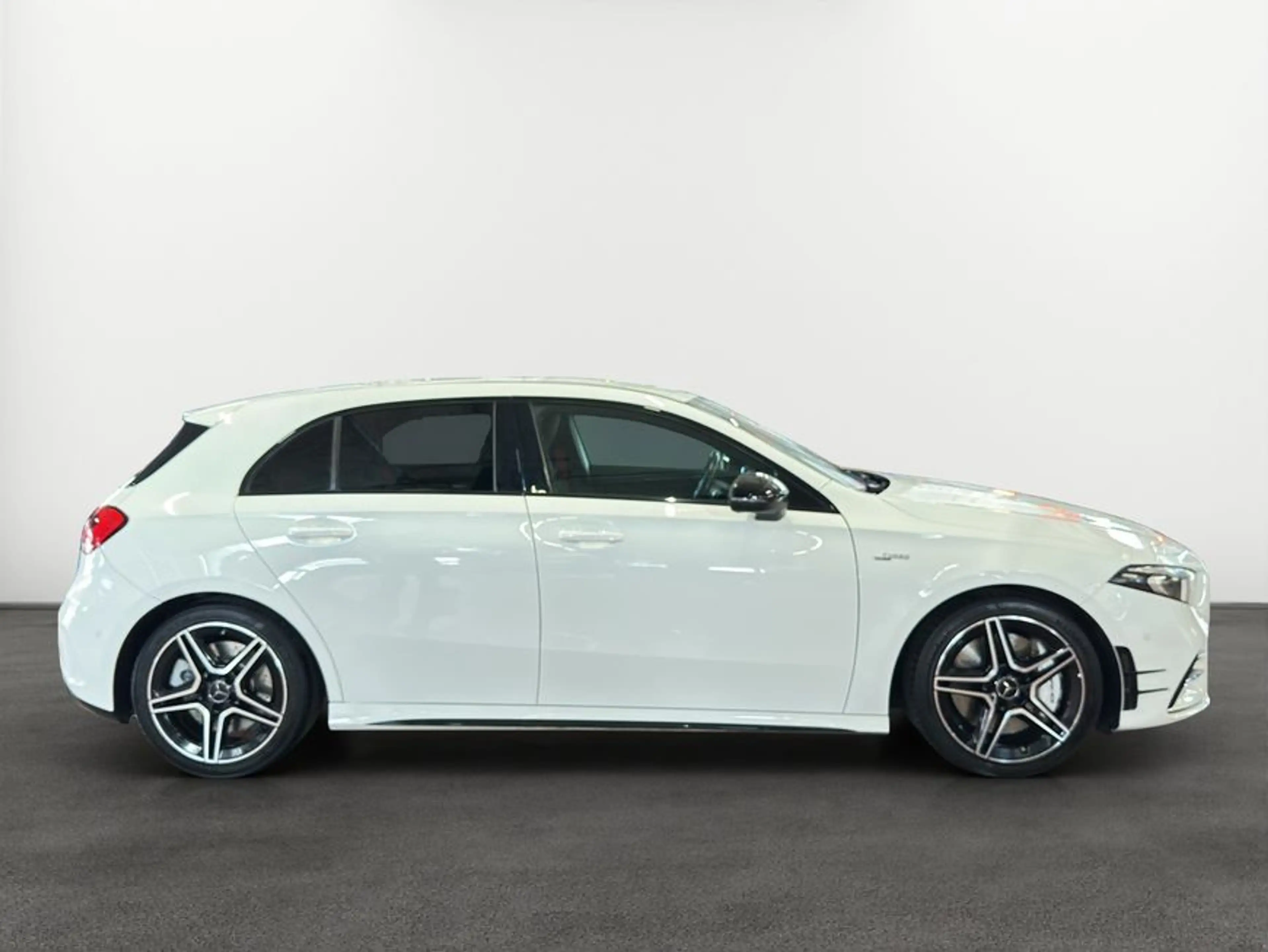Mercedes-Benz A 35 AMG A-Klasse — photo 7