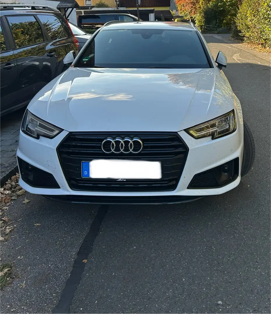 Audi A4 Avant 35 TDI S line - 1