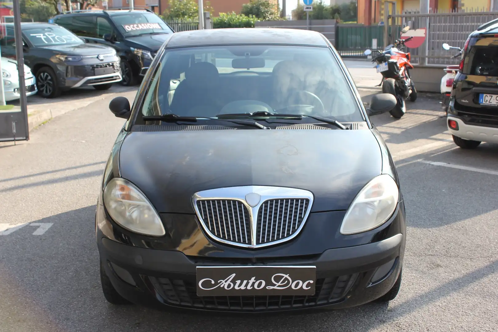 Lancia Ypsilon 1.2 IMPIANTO METANO PER COMMERCIANTI Nero - 2