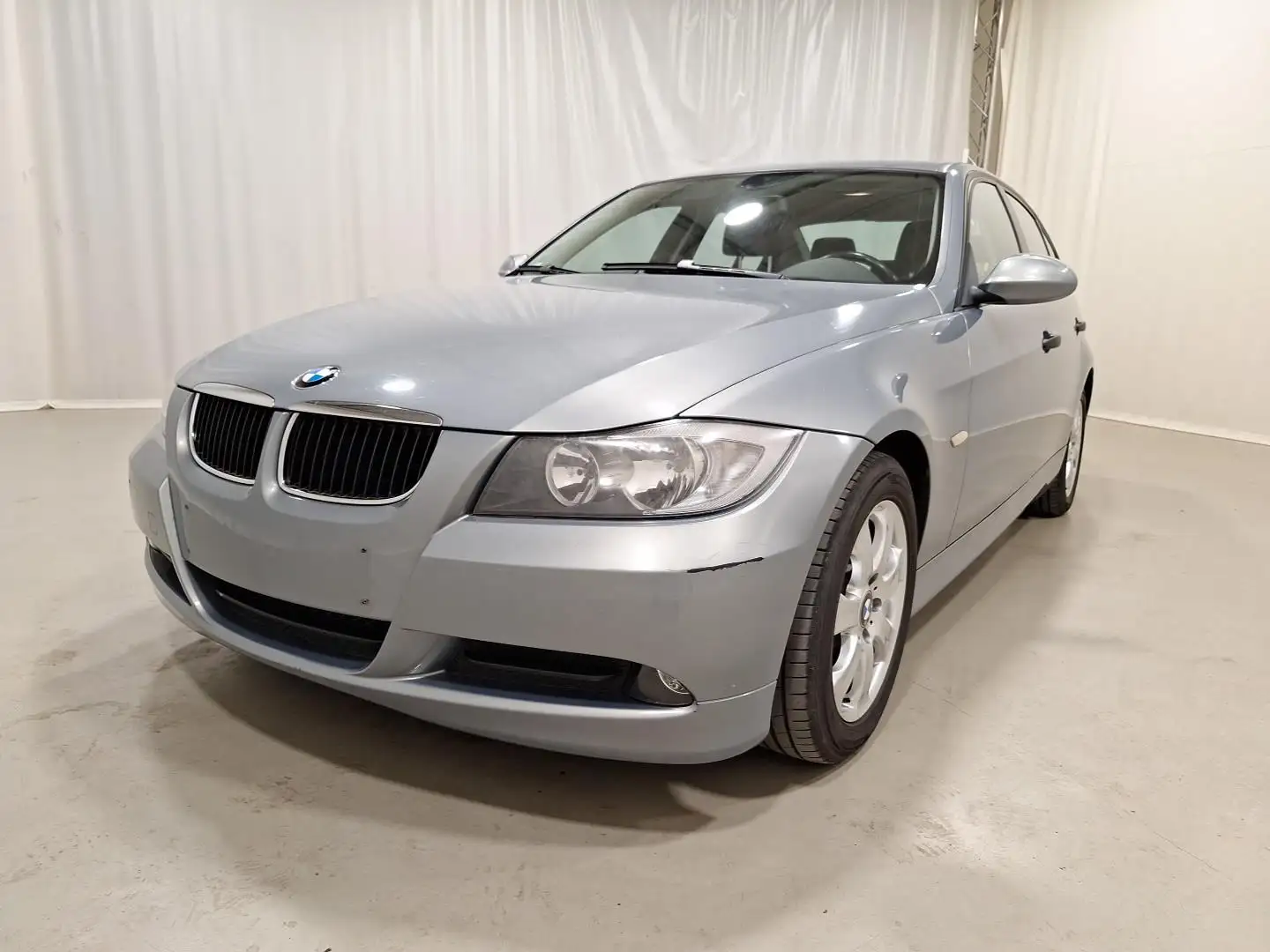 BMW 318 i Lim Klima|SHZ|CD Argento - 2