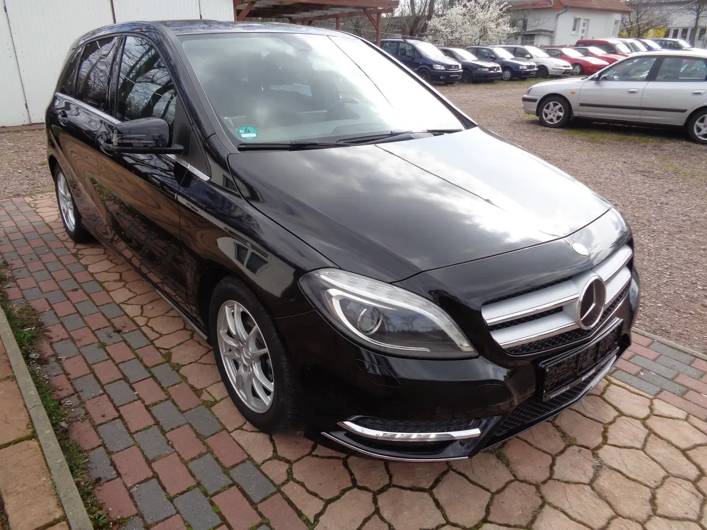 Mercedes-Benz B 180 Sauberes, Gepflegtes Auto Schwarz - 1