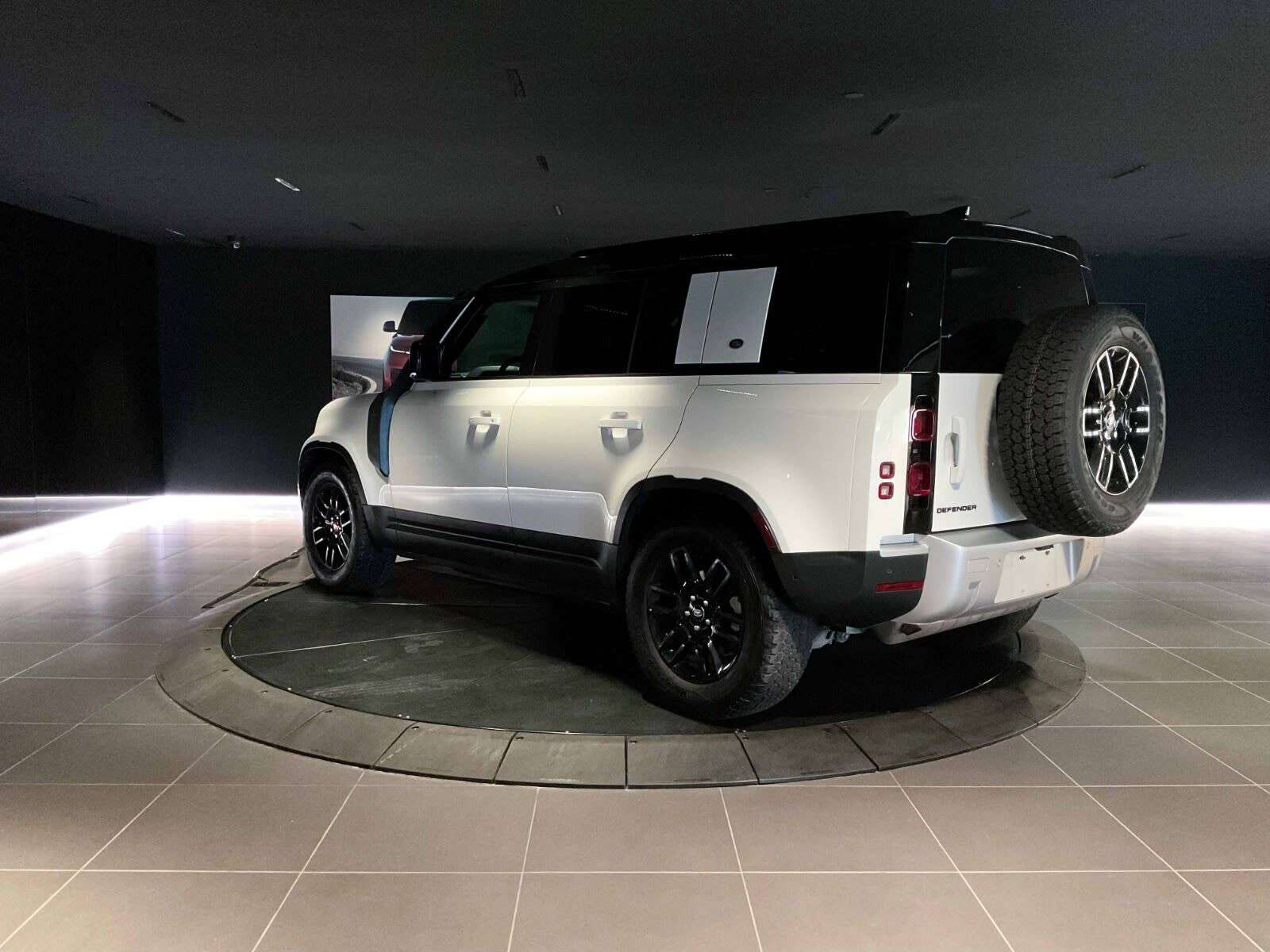 2023 Land Rover Defender S | Navigation | Bluetooth | Heated Seats | Heated thumb 6