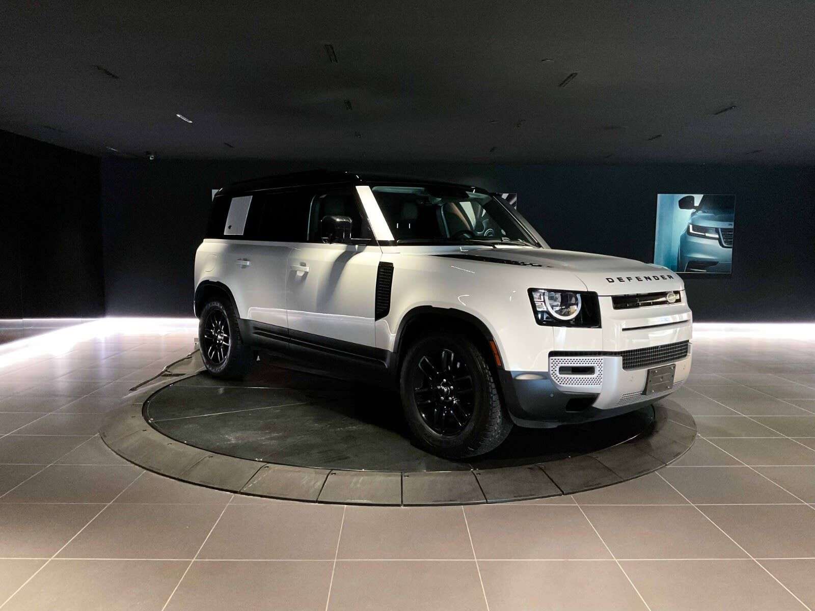 2023 Land Rover Defender S | Navigation | Bluetooth | Heated Seats | Heated alt 3